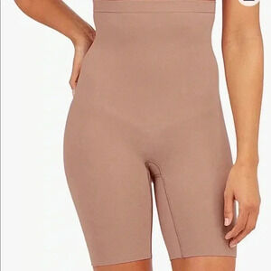 NWT  SPANX HIGHER POWER SHORT S cafe au lait